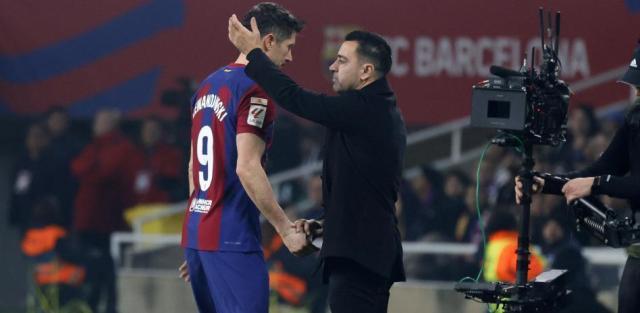 西媒：莱万昨日与哈维沟通，表示球员应对现状负责