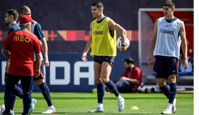 乐鱼中国体育-【前瞻】染黄B费轮休C罗上 葡萄牙20年后复仇韩国？