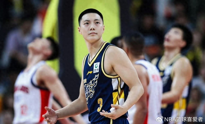 乐鱼体育-25+7,9中2,神一场鬼一场!廖三宁失落离场,一战暴露3大问题|后卫|北控|胡明轩|徐杰|广州队_新浪体育_新浪新闻